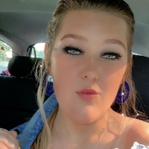 Meet your Posher, Alexis marie